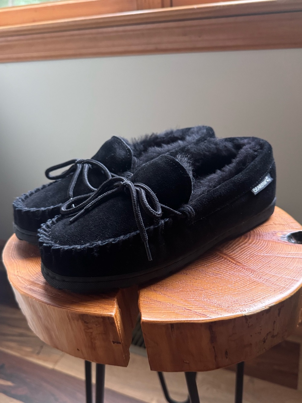 Bearpaw Moc II Black Suede Slipper Faux Fur 7 NWOT